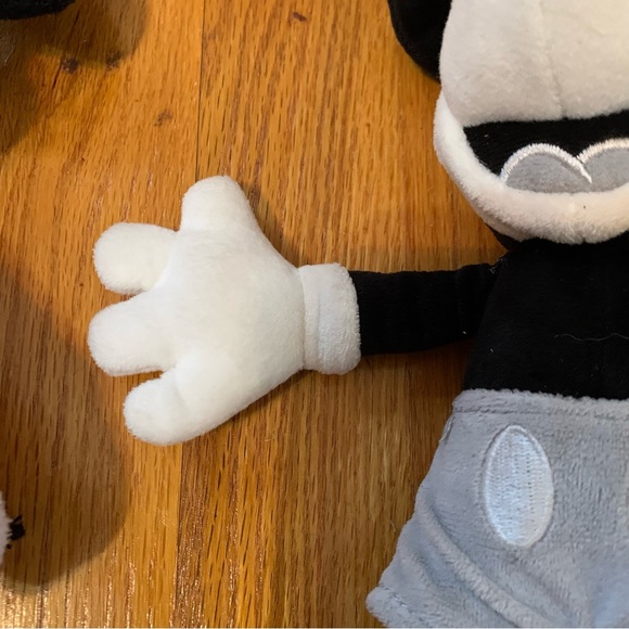 Set of two small Disney Mickey Mouse plushies - Picture 6 of 13